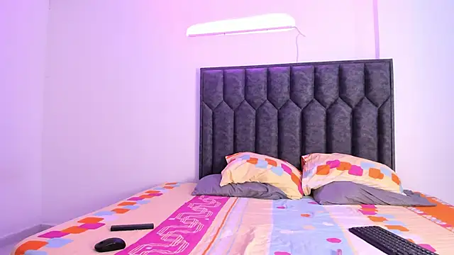 ArihanaTylor online show from 10.18.25