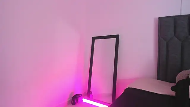 ArihanaTylor online show from 11.13.25