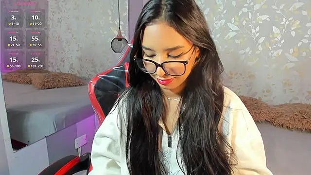 Snapshot of Luciaoregon chatting on 10.22.25 Luciaoregon online show from 10.22.25