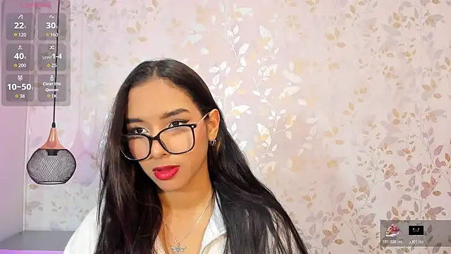 Snapshot of Luciaoregon chatting on 11.03.25 Luciaoregon online show from 11.03.25