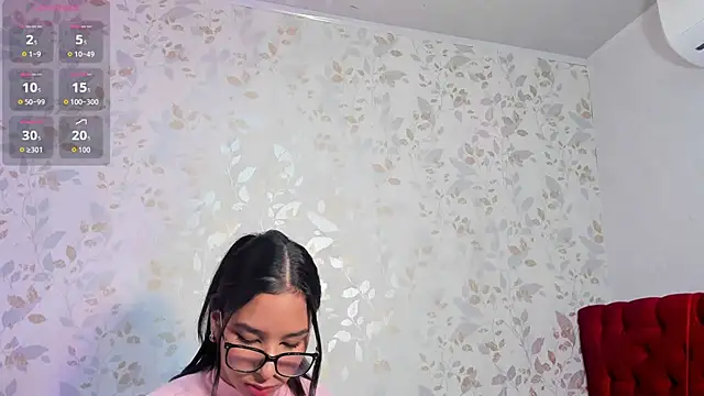 Snapshot of Luciaoregon chatting on 11.07.25 Luciaoregon online show from 11.07.25