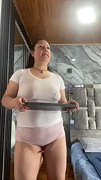 Snapshot of Marianasmitt chatting on 10.18.25 Marianasmitt online show from 10.18.25