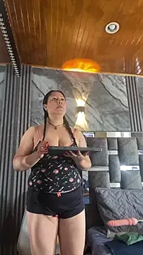 Snapshot of Marianasmitt chatting on 10.19.25 Marianasmitt online show from 10.19.25