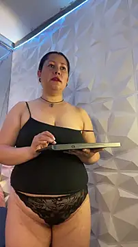 Snapshot of Marianasmitt chatting on 10.27.25 Marianasmitt online show from 10.27.25