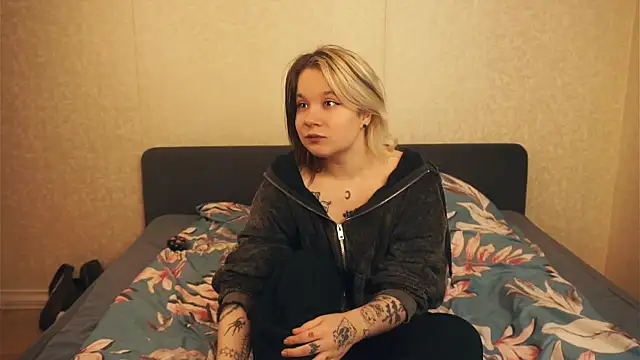 EviaVanveen online show from 10.17.25