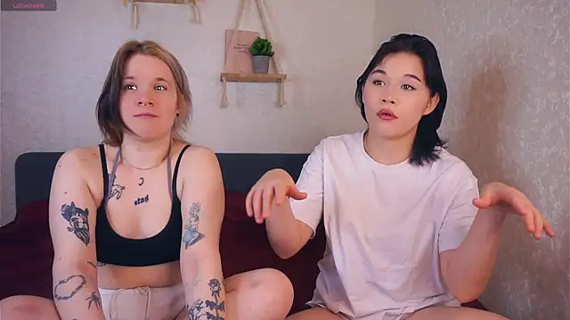 EviaVanveen online show from 11.22.25