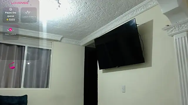 Snapshot of Michellx_hot2 chatting on 10.15.25 Michellx hot2 online show from 10.15.25