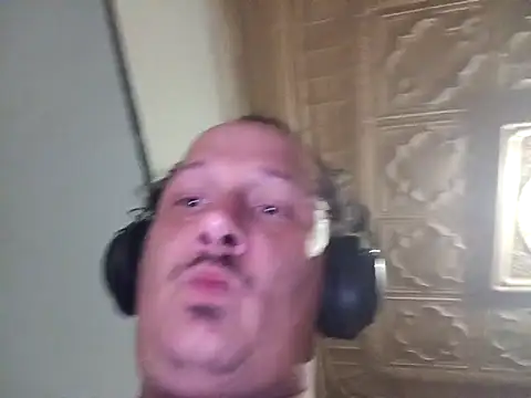 Snapshot of macKnd chatting on 10.06.25 macKnd online show from 10.06.25