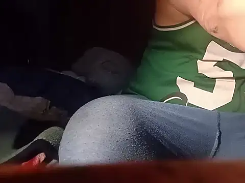 Snapshot of macKnd chatting on 10.29.25 macKnd online show from 10.29.25