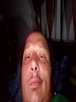 Snapshot of macKnd chatting on 11.12.25 macKnd online show from 11.12.25