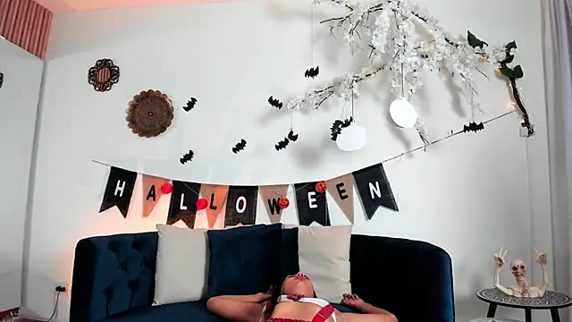 cloe taylor   online show from 10.15.25