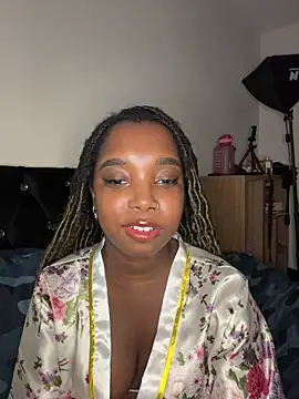 Lexi Locs online show from 10.05.25