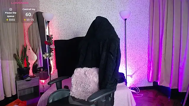 Snapshot of antia_z chatting on 10.23.25 antia z online show from 10.23.25