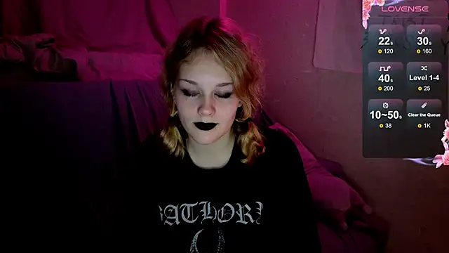 Snapshot of CleoVixes chatting on 10.19.25 CleoVixes online show from 10.19.25