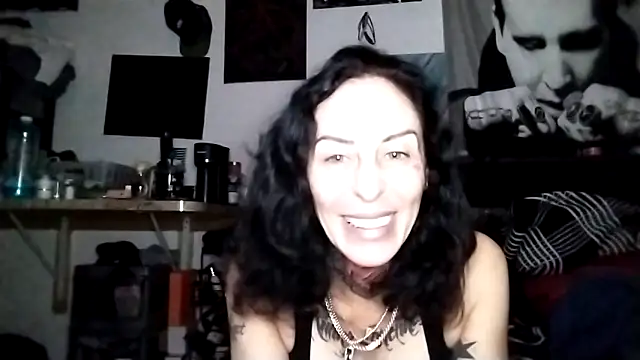 Snapshot of inkdhollow1 chatting on 10.08.25 inkdhollow1 online show from 10.08.25