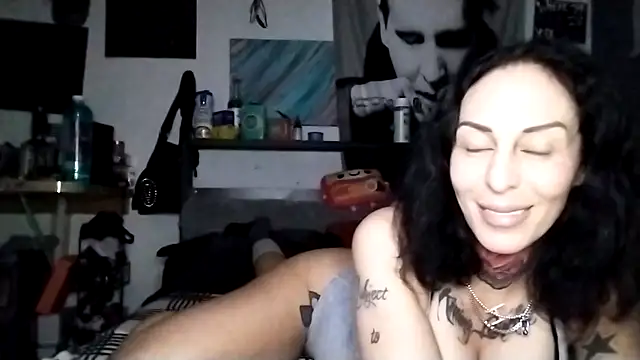 Snapshot of inkdhollow1 chatting on 10.09.25 inkdhollow1 online show from 10.09.25