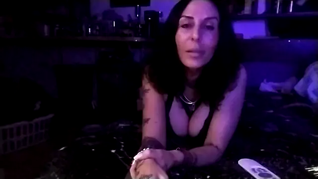 Snapshot of inkdhollow1 chatting on 10.25.25 inkdhollow1 online show from 10.25.25