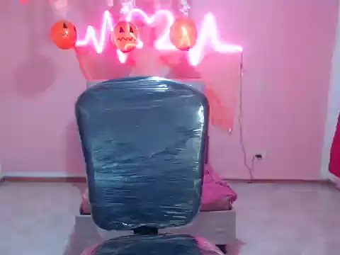 cristal hills 19 online show from 10.17.25