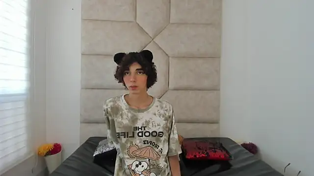 Snapshot of Scaarlett_22_ chatting on 10.02.25 Scaarlett 22 online show from 10.02.25