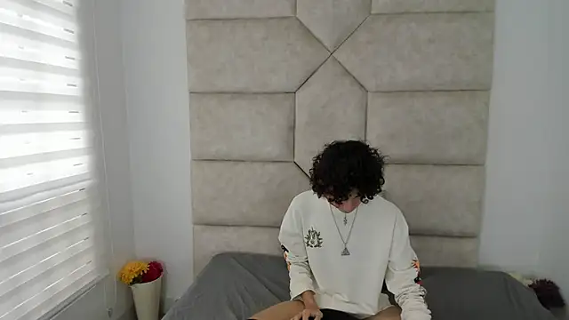 Snapshot of Scaarlett_22_ chatting on 10.15.25 Scaarlett 22 online show from 10.15.25