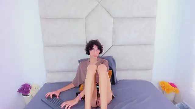 Snapshot of Scaarlett_22_ chatting on 11.15.25 Scaarlett 22 online show from 11.15.25