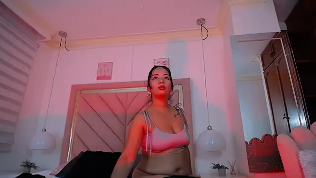 Snapshot of Amara_Martell chatting on 10.18.25 Amara Martell online show from 10.18.25