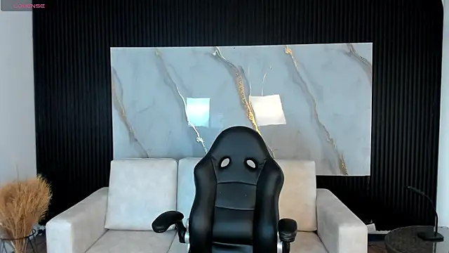 Snapshot of VenusCooper chatting on 11.05.25 VenusCooper online show from 11.05.25