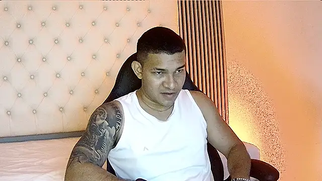 Snapshot of venedic_bull chatting on 10.10.25 venedic bull online show from 10.10.25