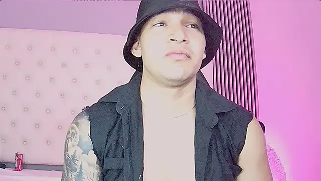 Snapshot of venedic_bull chatting on 10.13.25 venedic bull online show from 10.13.25