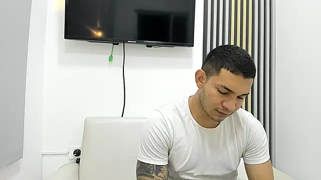 Snapshot of venedic_bull chatting on 10.22.25 venedic bull online show from 10.22.25