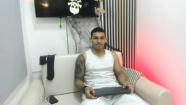 Snapshot of venedic_bull chatting on 10.30.25 venedic bull online show from 10.30.25