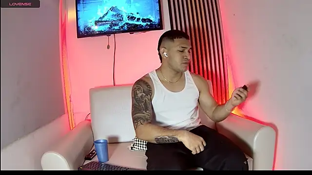 Snapshot of venedic_bull chatting on 11.12.25 venedic bull online show from 11.12.25