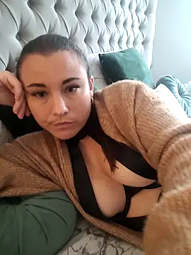 IzzyGreen online show from 11.05.25