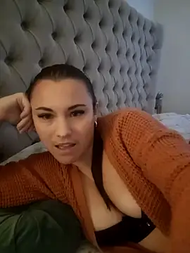 IzzyGreen online show from 11.07.25