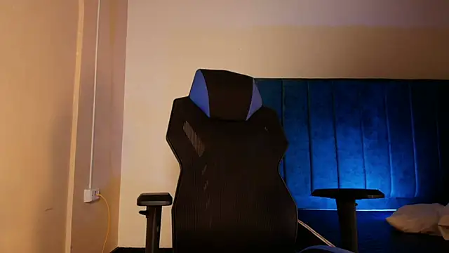 EthanConnor  online show from 10.07.25