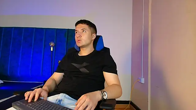 EthanConnor  online show from 10.16.25