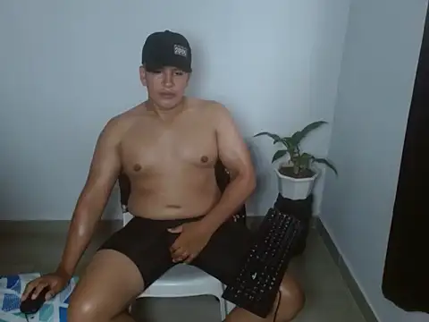 Snapshot of Joseph_bigcock chatting on 10.04.25 Joseph bigcock online show from 10.04.25