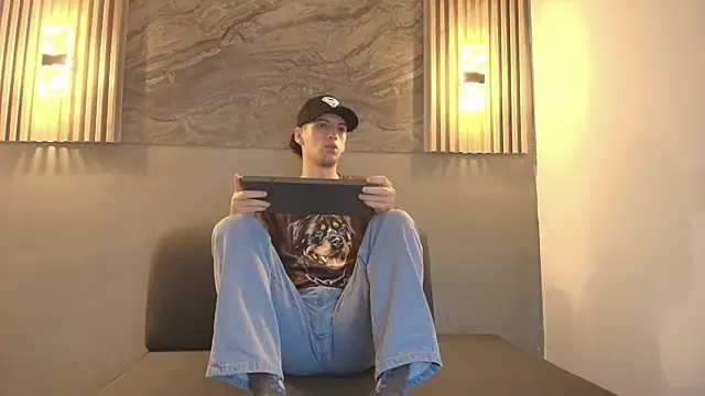 Snapshot of ISRAEL_GRAY chatting on 10.04.25 ISRAEL GRAY online show from 10.04.25