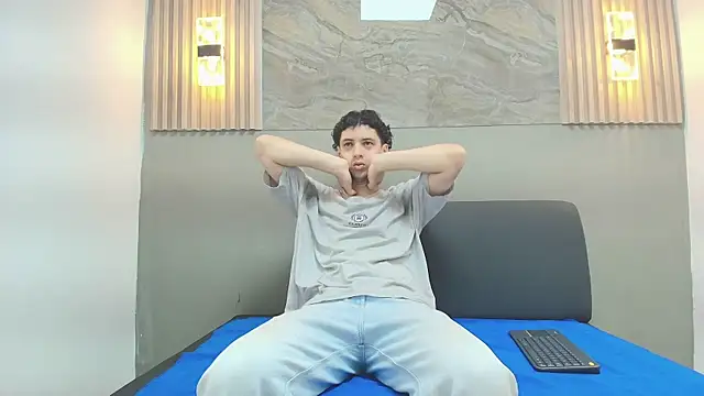 Snapshot of ISRAEL_GRAY chatting on 10.06.25 ISRAEL GRAY online show from 10.06.25