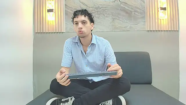 Snapshot of ISRAEL_GRAY chatting on 10.07.25 ISRAEL GRAY online show from 10.07.25