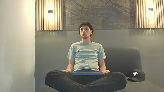 Snapshot of ISRAEL_GRAY chatting on 10.11.25 ISRAEL GRAY online show from 10.11.25