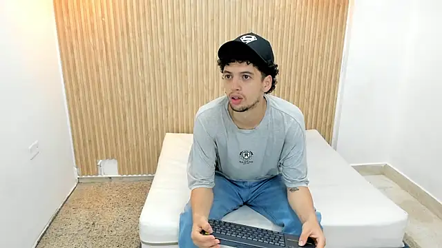 Snapshot of ISRAEL_GRAY chatting on 10.17.25 ISRAEL GRAY online show from 10.17.25