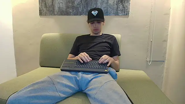 Snapshot of ISRAEL_GRAY chatting on 10.21.25 ISRAEL GRAY online show from 10.21.25