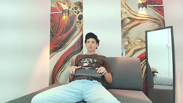 Snapshot of ISRAEL_GRAY chatting on 10.31.25 ISRAEL GRAY online show from 10.31.25