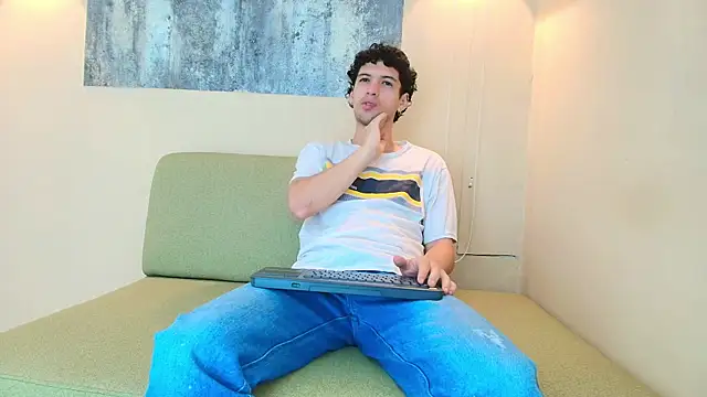 Snapshot of ISRAEL_GRAY chatting on 11.08.25 ISRAEL GRAY online show from 11.08.25