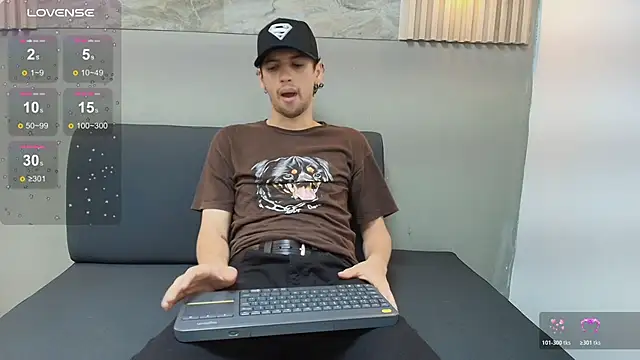 Snapshot of ISRAEL_GRAY chatting on 11.11.25 ISRAEL GRAY online show from 11.11.25