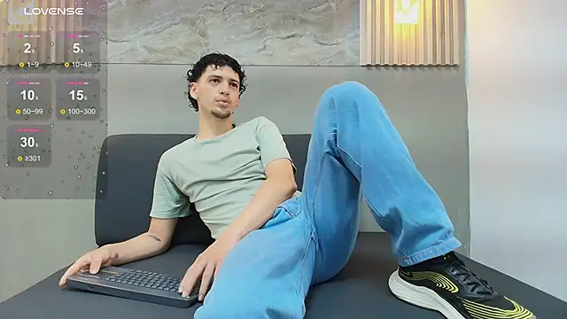 Snapshot of ISRAEL_GRAY chatting on 11.13.25 ISRAEL GRAY online show from 11.13.25