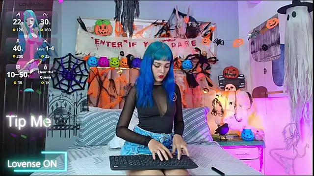 Snapshot of ElektraBlue chatting on 10.16.25 ElektraBlue online show from 10.16.25