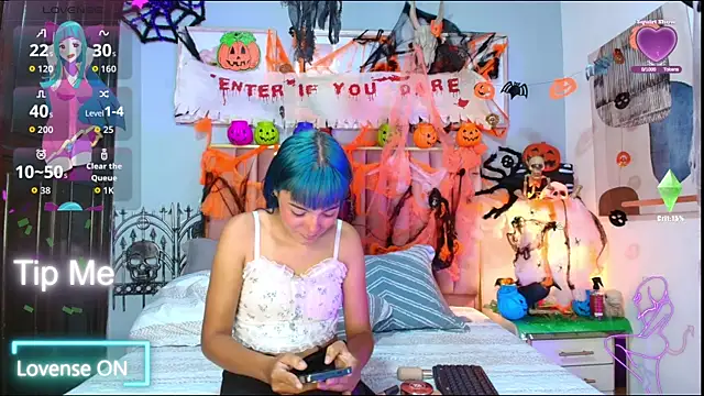 Snapshot of ElektraBlue chatting on 10.27.25 ElektraBlue online show from 10.27.25