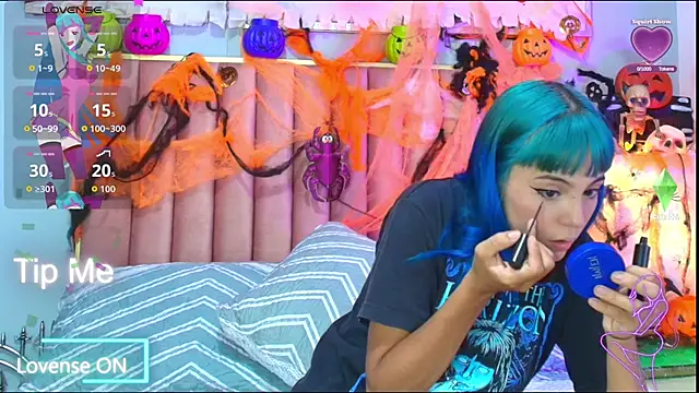 Snapshot of ElektraBlue chatting on 10.29.25 ElektraBlue online show from 10.29.25